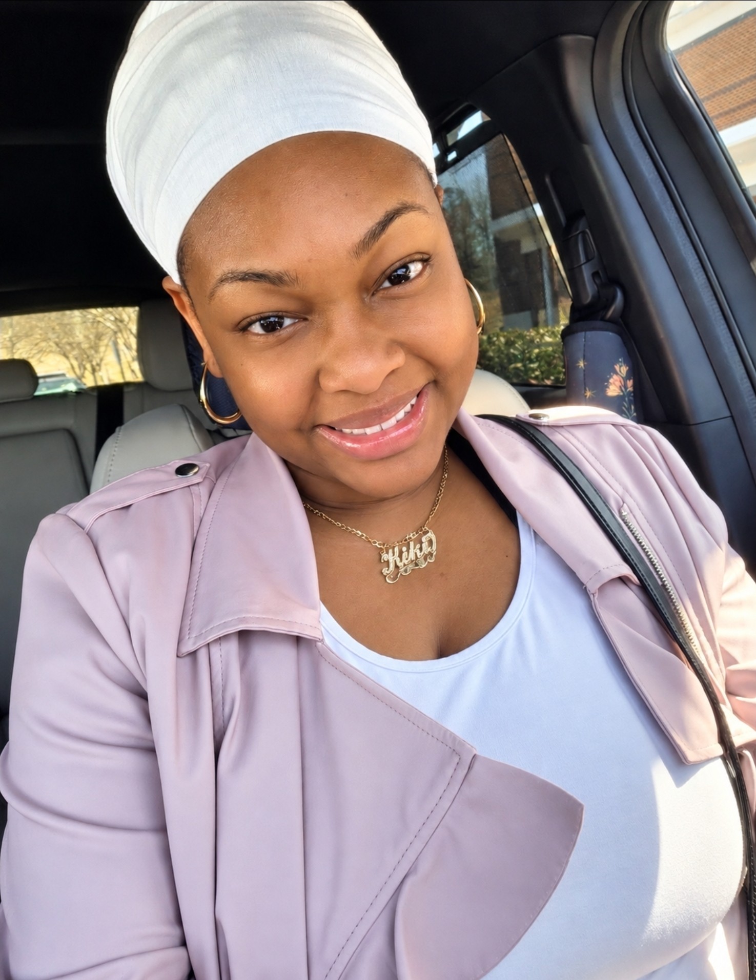 Nanny Kia on her way to a family, wearing a name necklace